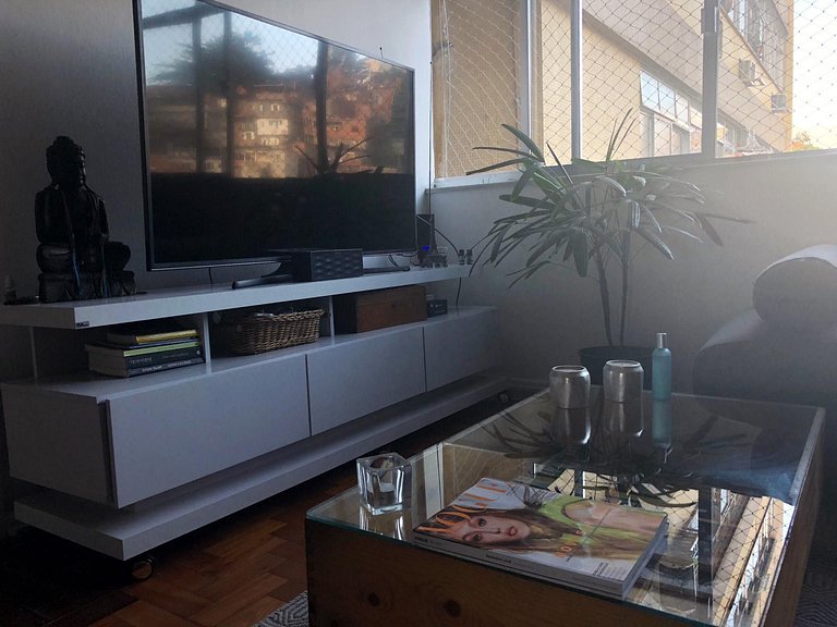 Iluminado Apartamento em Ipanema c/ wi fi, a pé p/ Praia