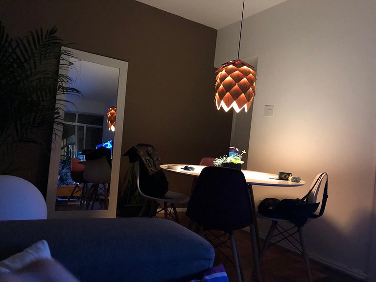 Iluminado Apartamento em Ipanema c/ wi fi, a pé p/ Praia