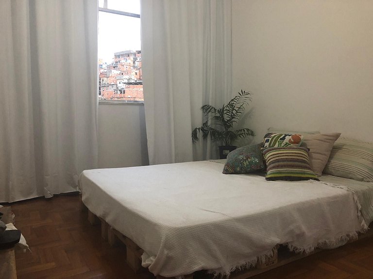 Iluminado Apartamento em Ipanema c/ wi fi, a pé p/ Praia