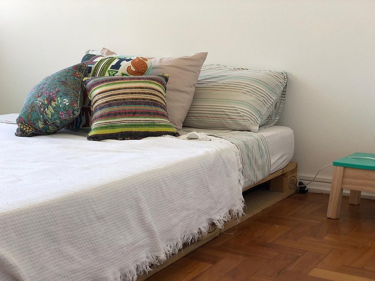 Iluminado Apartamento em Ipanema c/ wi fi, a pé p/ Praia