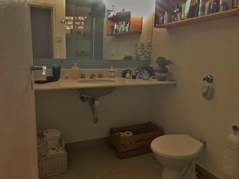 Iluminado Apartamento em Ipanema c/ wi fi, a pé p/ Praia