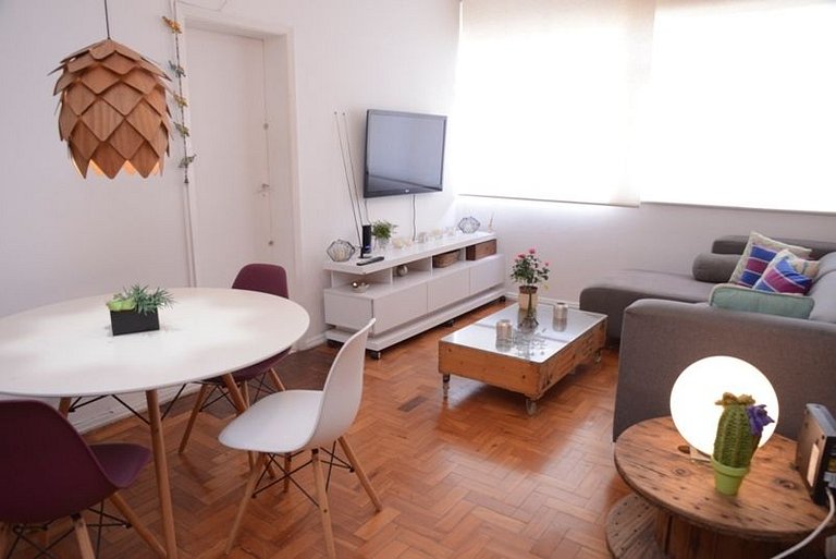 Iluminado Apartamento em Ipanema c/ wi fi, a pé p/ Praia