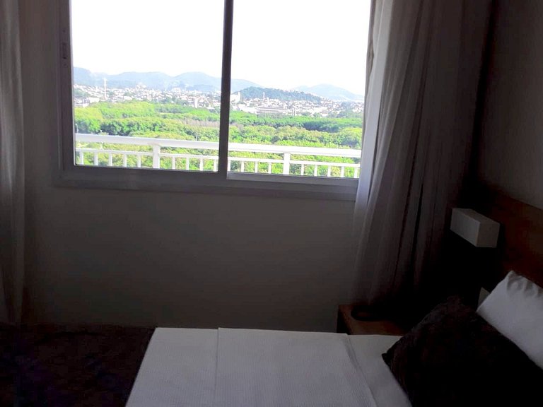 Flat TOP e PERFEITO inteiro na Barra da Tijuca com cozinha,