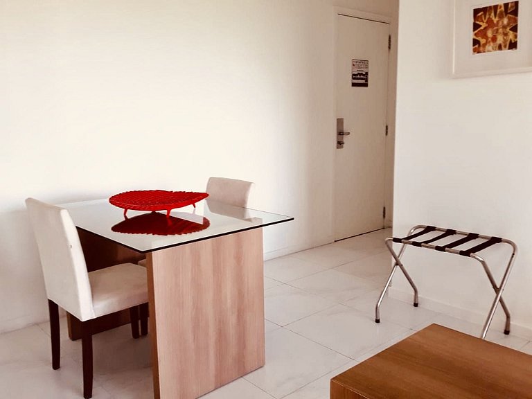 Flat TOP e PERFEITO inteiro na Barra da Tijuca com cozinha,