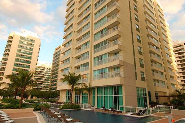 Flat TOP e PERFEITO inteiro na Barra da Tijuca com cozinha,