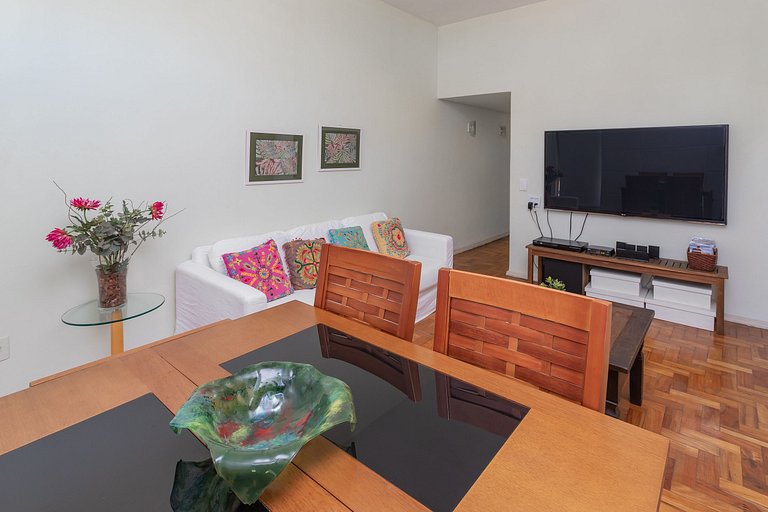 TOP - Apartamento com 2 Quartos em Ipanema com WIFI, lavande