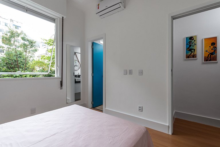 NOVO! REFORMADO e DECORADO! Apartamento de 2/3 Quartos a 250