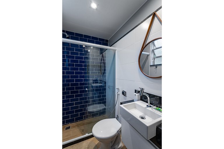 NOVO! REFORMADO e DECORADO! Apartamento de 2/3 Quartos a 250
