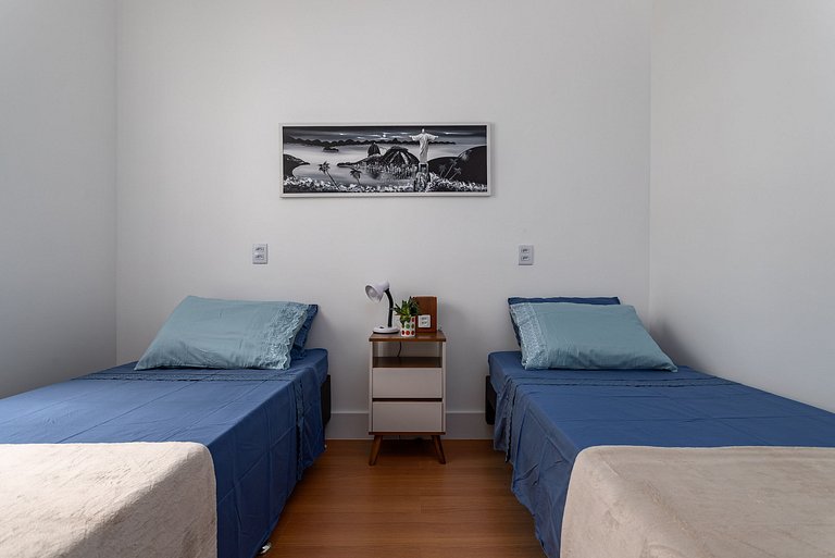 NOVO! REFORMADO e DECORADO! Apartamento de 2/3 Quartos a 250