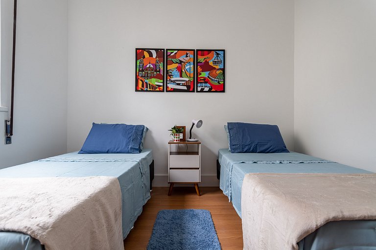 NOVO! REFORMADO e DECORADO! Apartamento de 2/3 Quartos a 250