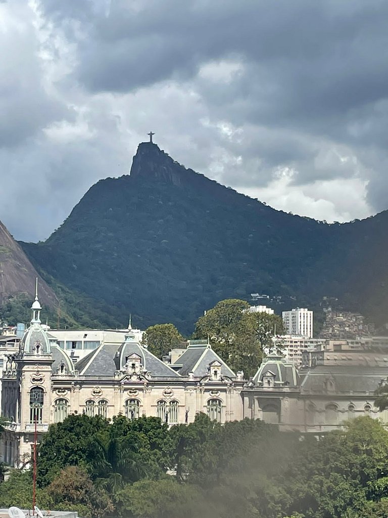 Lindo. Ao lado do Cristo, Iluminado Apto de 2 quartos, wi fi