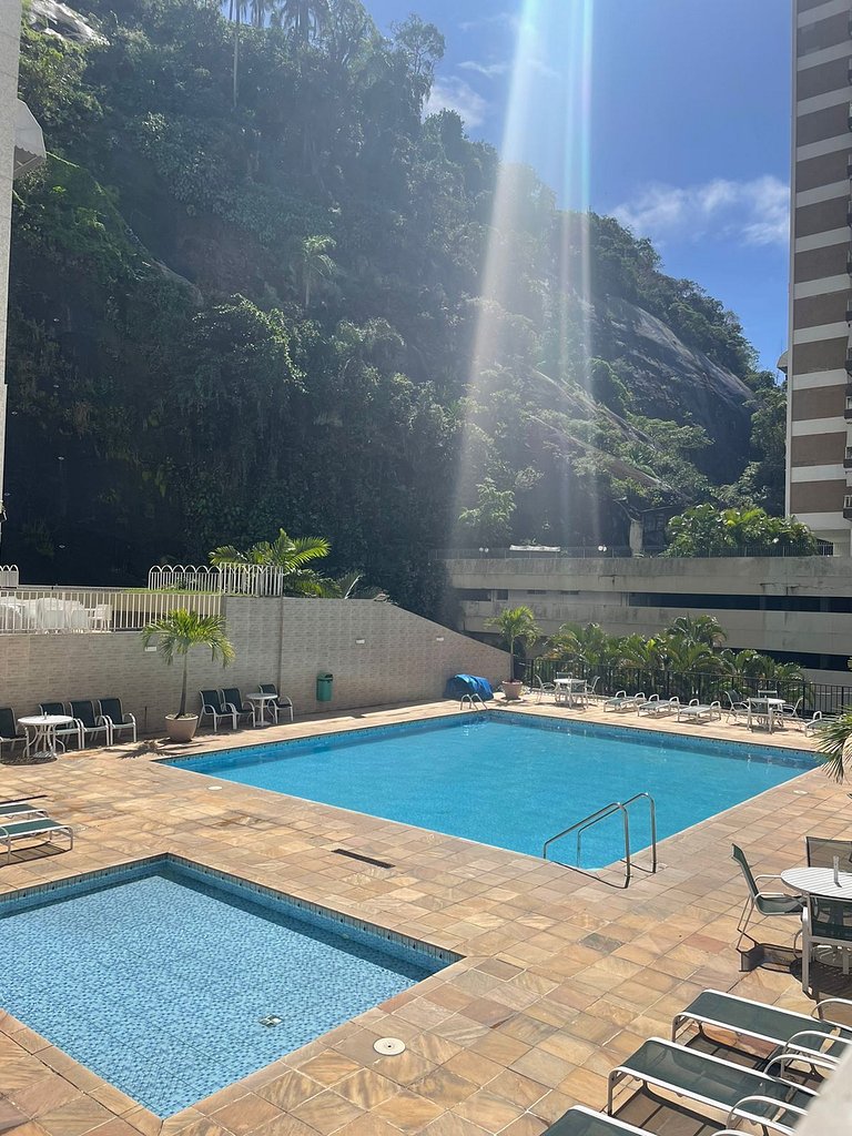 Lindo. Ao lado do Cristo, Iluminado Apto de 2 quartos, wi fi