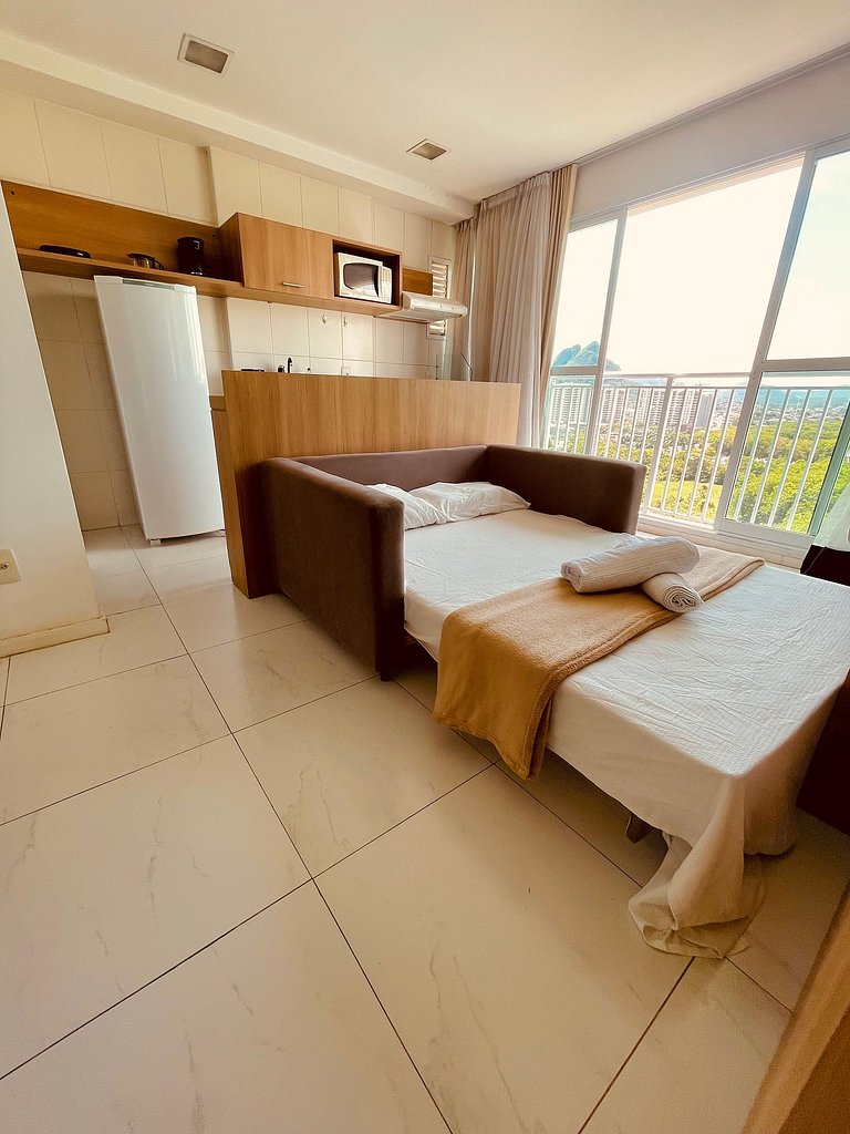 Flat TOP e PERFEITO inteiro na Barra da Tijuca com cozinha,