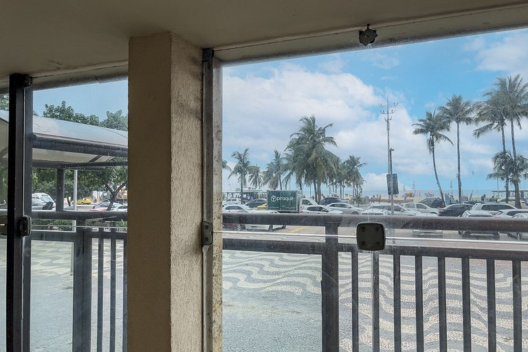 Prédio em frente a praia de Copa, 2 e 3 Quartos, pé na areia