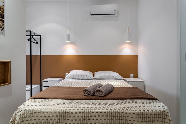 Prédio em frente a praia de Copa, 2 e 3 Quartos, pé na areia