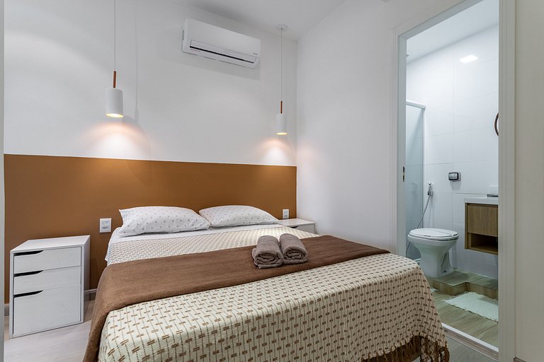 Prédio em frente a praia de Copa, 2 e 3 Quartos, pé na areia