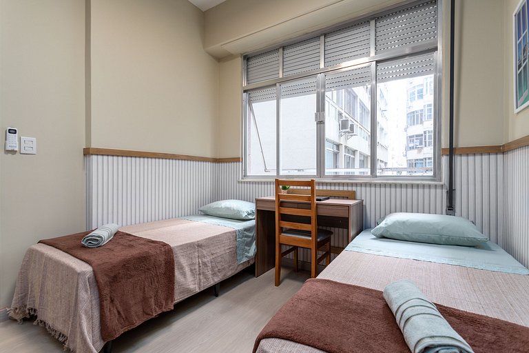 Prédio em frente a praia de Copa, 2 e 3 Quartos, pé na areia