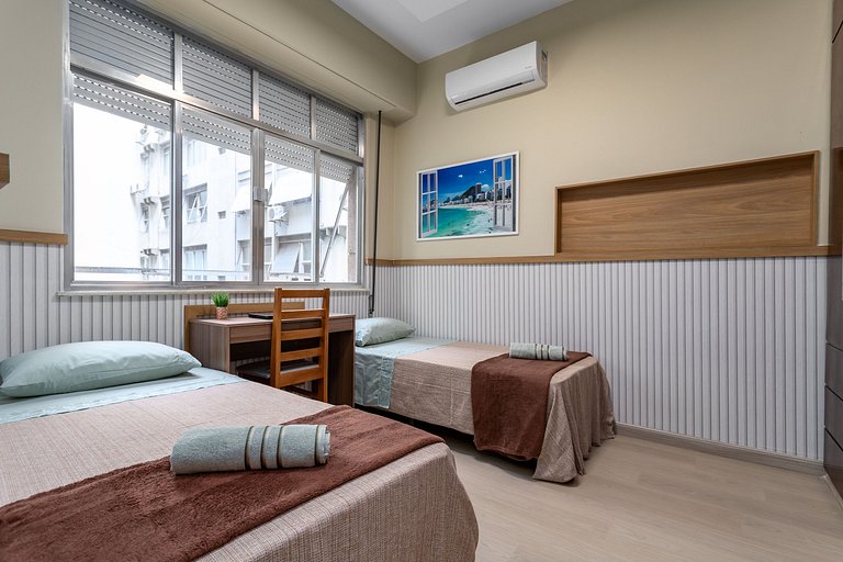 Prédio em frente a praia de Copa, 2 e 3 Quartos, pé na areia