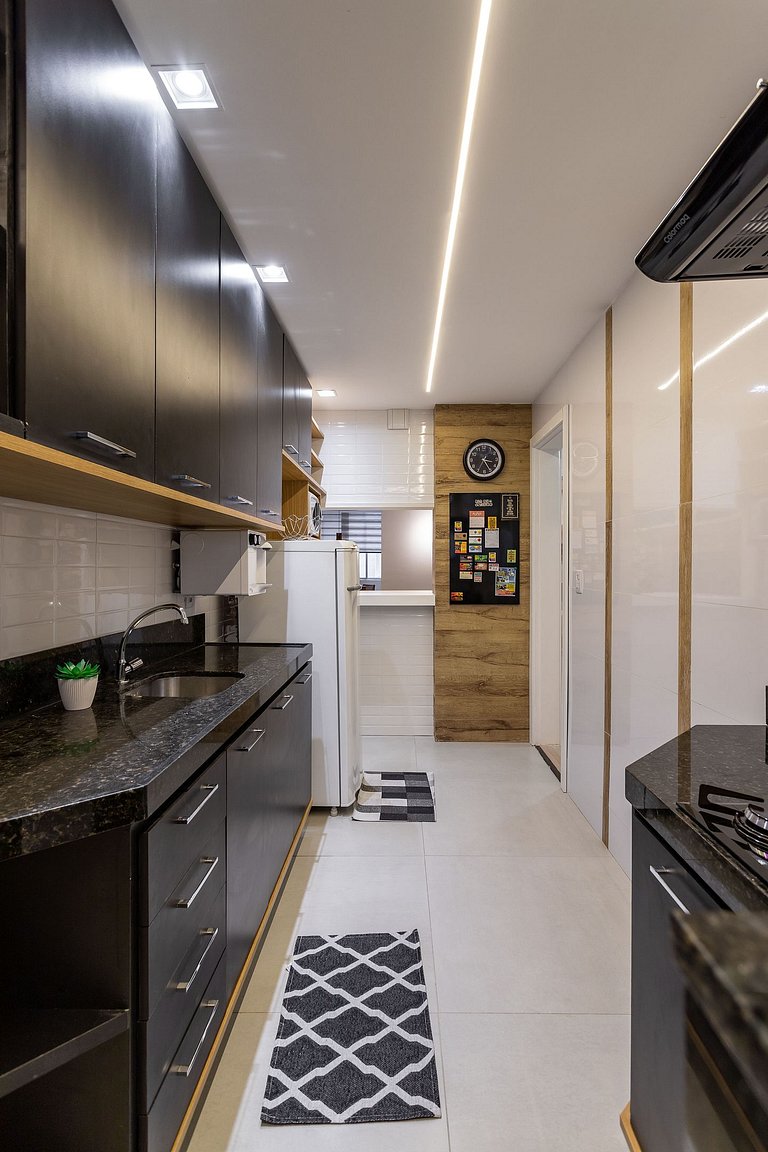 Em frente ao Reveillon 2 e 3 Quartos, pé na areia de Copacab