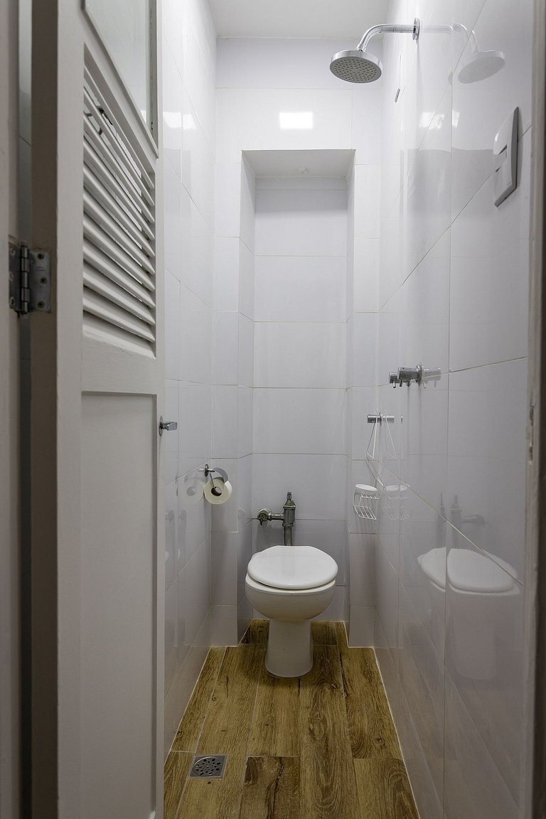 Prédio em frente a praia de Copa, 2 e 3 Quartos, pé na areia