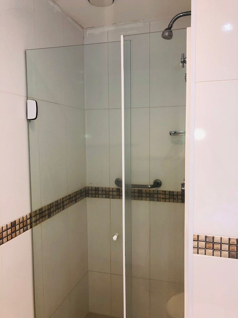 Flat maravilhoso inteiro na Barra da Tijuca com garagem