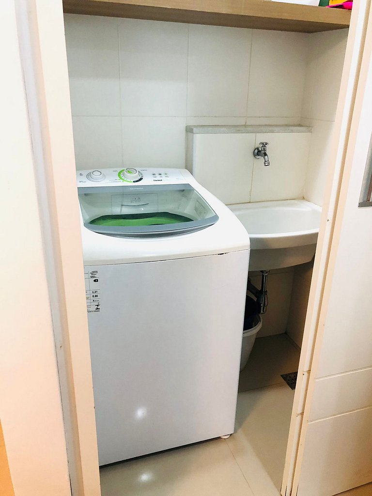 Flat maravilhoso inteiro na Barra da Tijuca com garagem