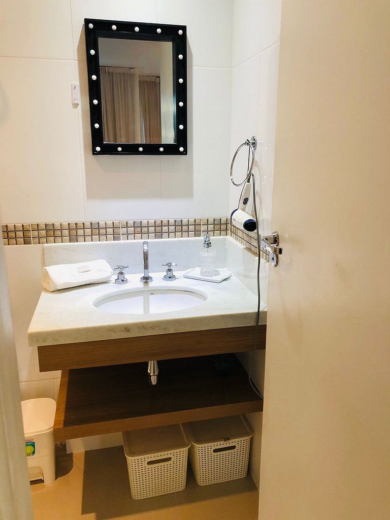 Flat maravilhoso inteiro na Barra da Tijuca com garagem