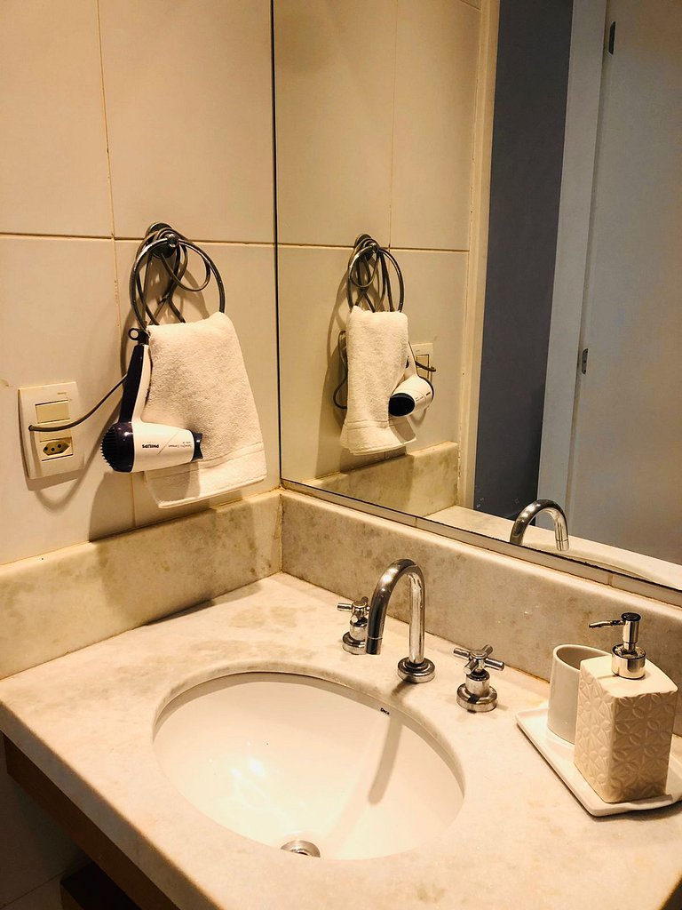 Apê pratico, com wi fi, ar na Nova Barra da Tijuca