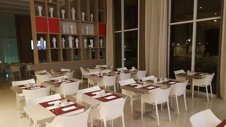 Apê pratico, com wi fi, ar na Nova Barra da Tijuca