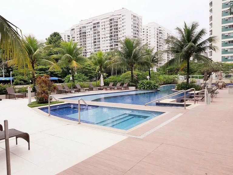 Flat maravilhoso inteiro na Barra da Tijuca com garagem