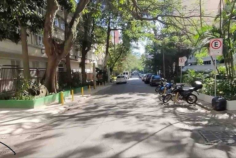 Viva o paraíso e bom preço, a pé para a Praia de Ipanema