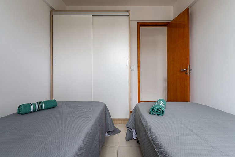 Relax com ar, wi fi, piscina no Condomínio Estrelas, ao lado