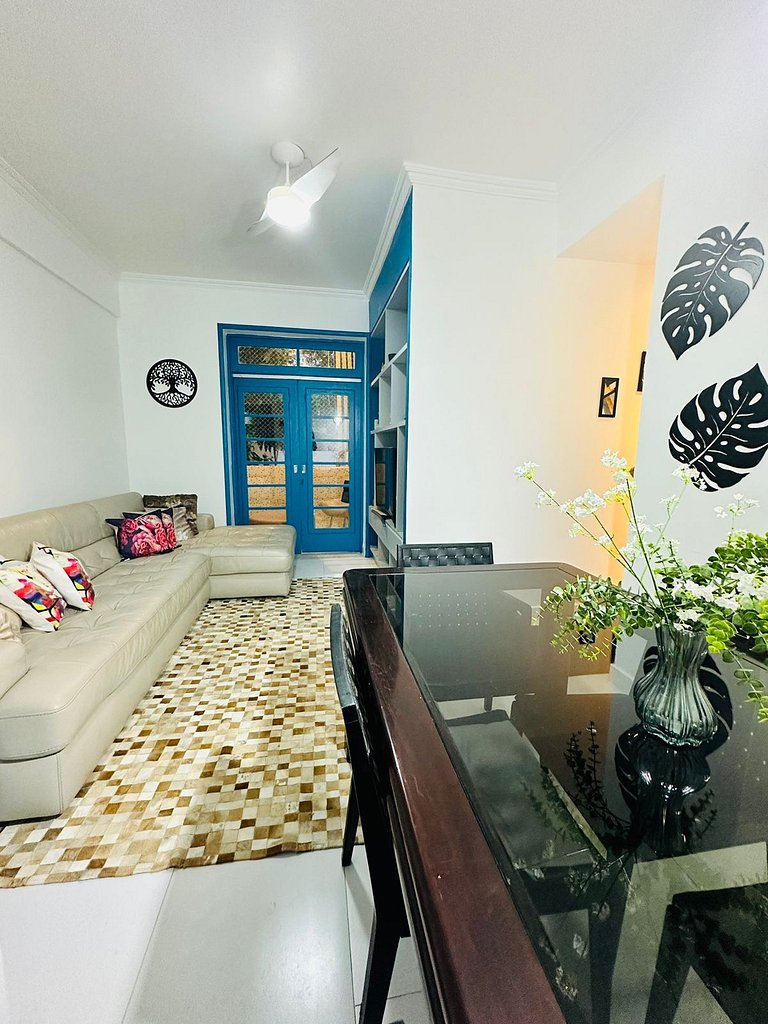 Espaçoso 3 Quartos a pé para a Praia de Copa, wi fi, cozinha