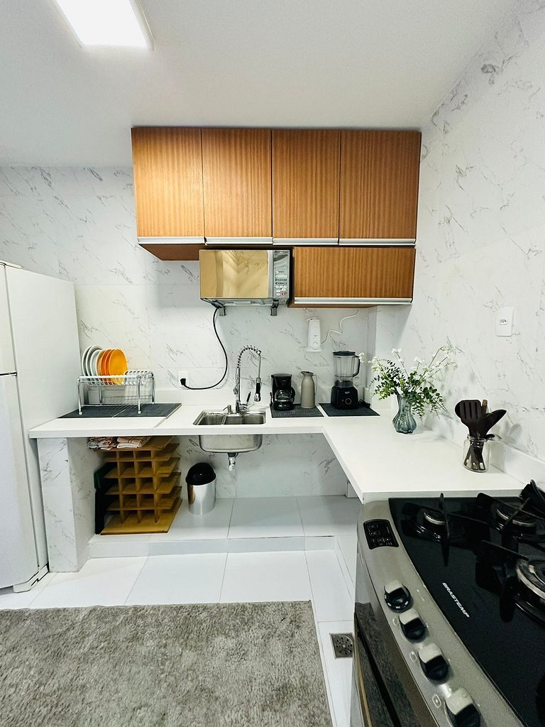 Espaçoso, uma quadra da Praia de Copa, 3 qtos, cozinha compl