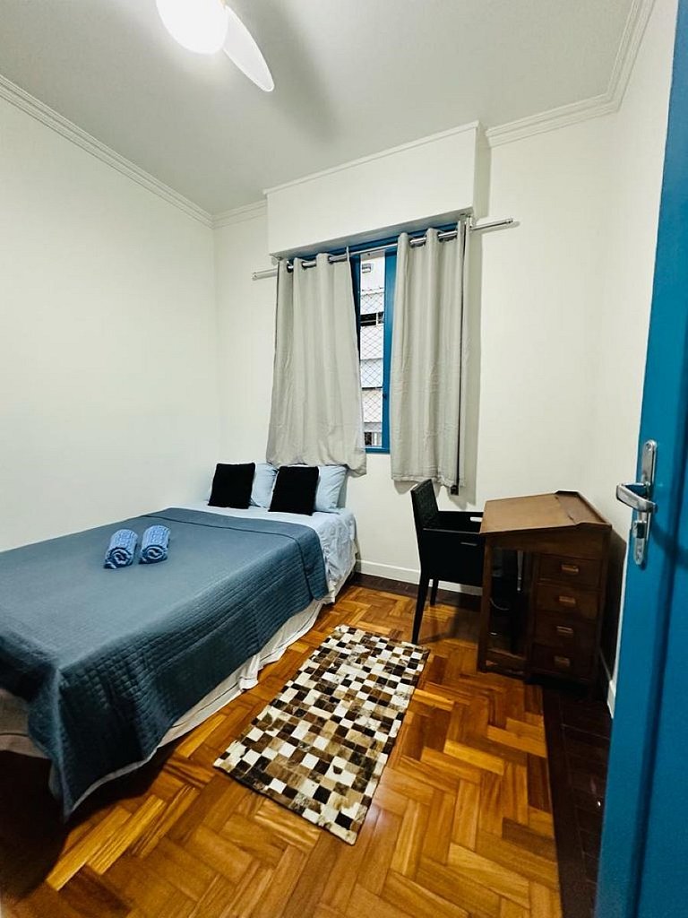 Espaçoso, uma quadra da Praia de Copa, 3 qtos, cozinha compl