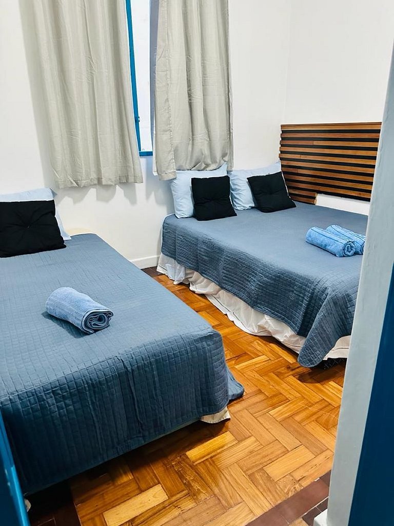 Espaçoso, uma quadra da Praia de Copa, 3 qtos, cozinha compl