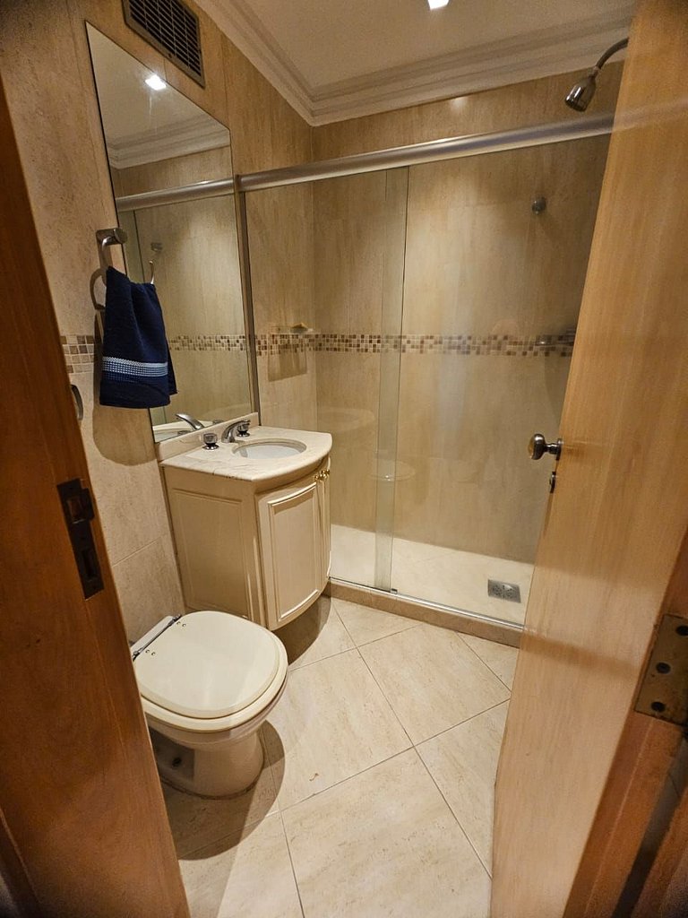 Magnífica vista, luxo, praia, shopping e piscina no coração