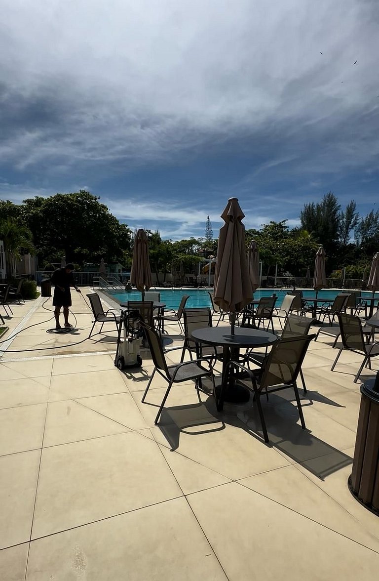 Magnífica vista, luxo, praia, shopping e piscina no coração