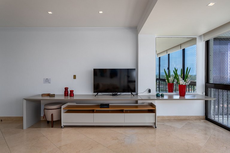 Magnífica vista, luxo, praia, shopping e piscina no coração