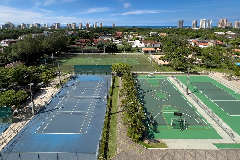Magnífica vista, luxo, praia, shopping e piscina no coração