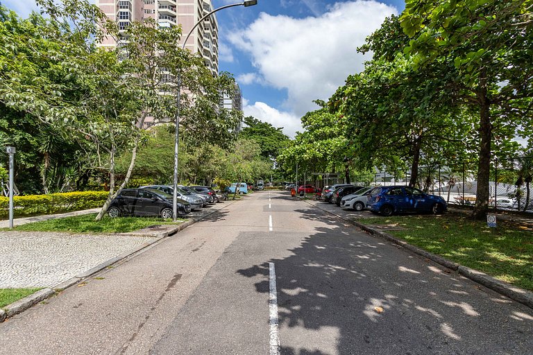 Magnífica vista, luxo, praia, shopping e piscina no coração