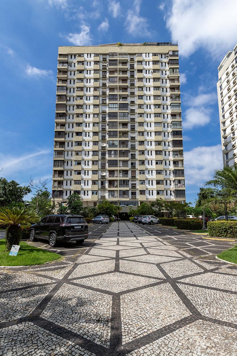 Magnífica vista, luxo, praia, shopping e piscina no coração