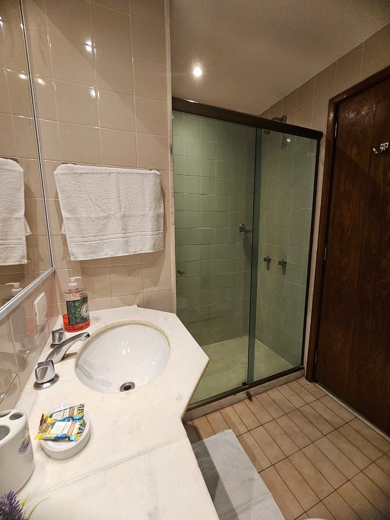 Studio com Mar, Piscina e Academia no coração de Copacabana