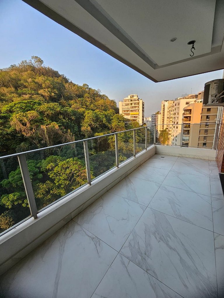 Cobertura Maravilhosa na Lagoa com Piscina Privativa e Vista