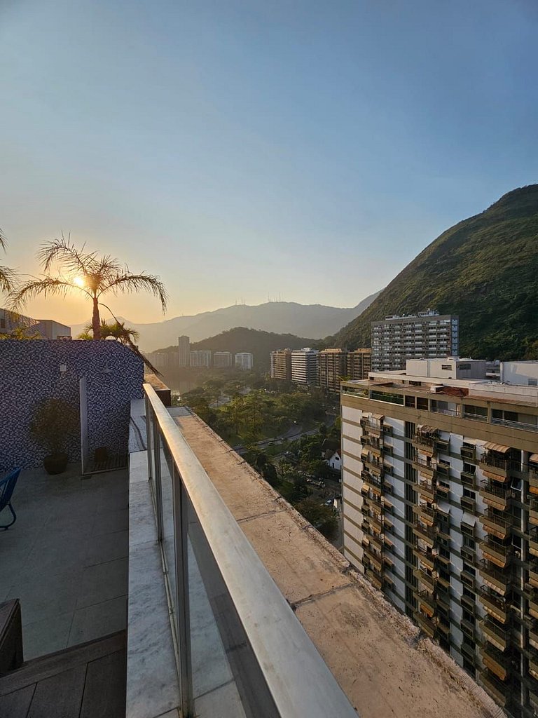 Cobertura Maravilhosa na Lagoa com Piscina Privativa e Vista