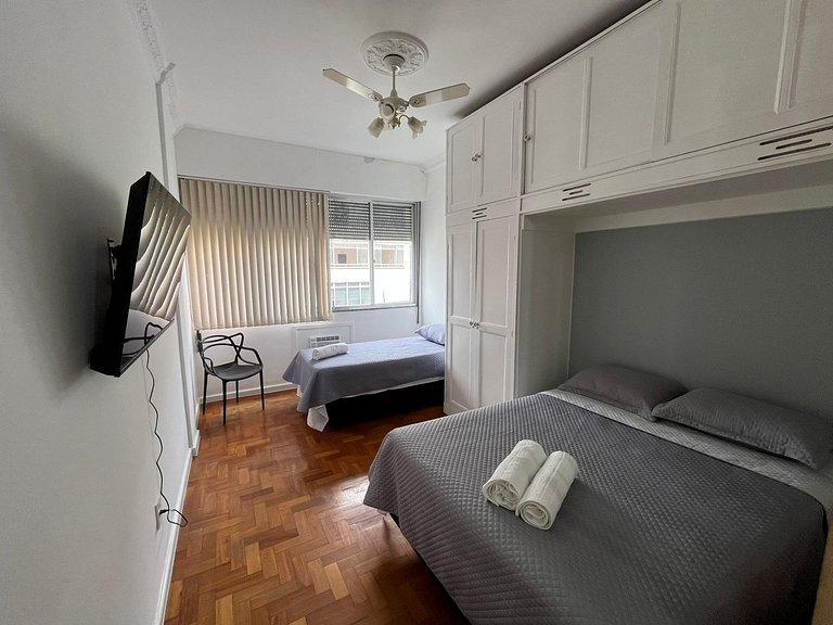 Dois minutos à pé da Praia de Copa, com conforto e praticida