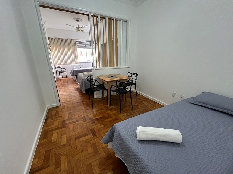 Dois minutos à pé da Praia de Copa, com conforto e praticida