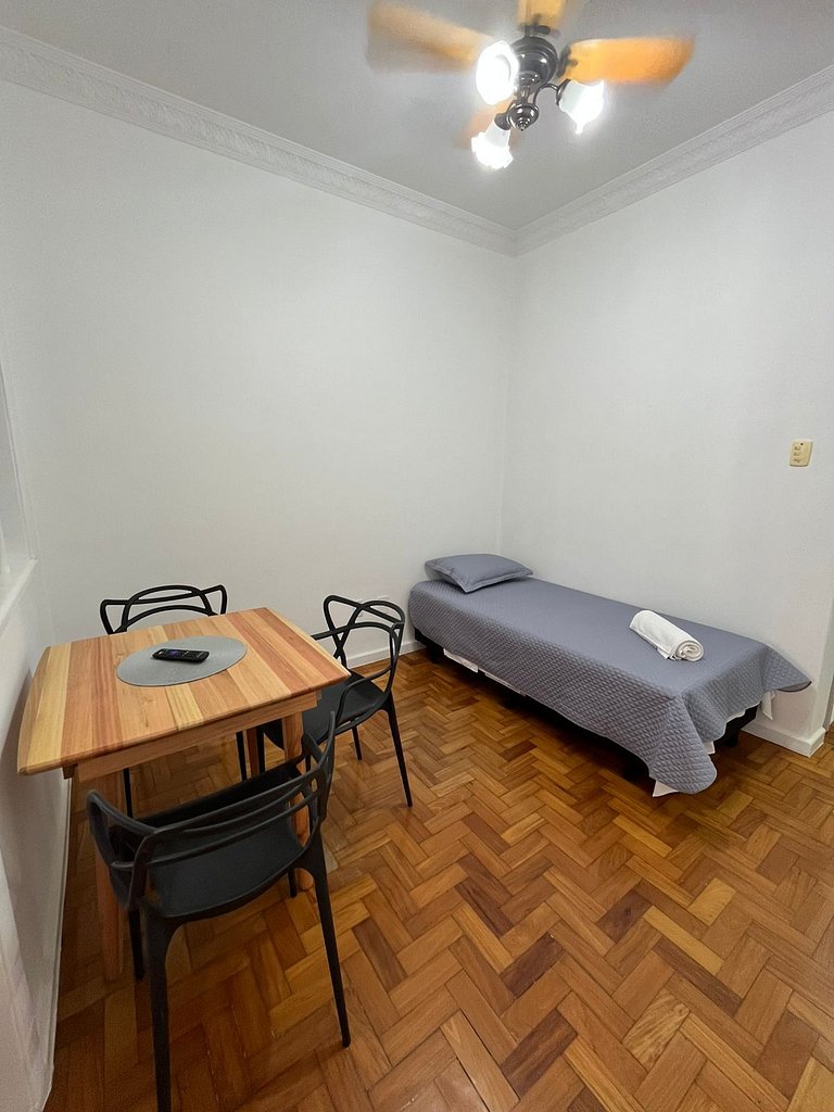 Dois minutos à pé da Praia de Copa, com conforto e praticida