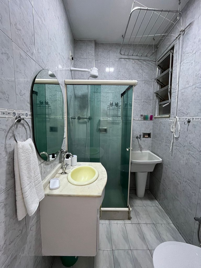 Dois minutos à pé da Praia de Copa, com conforto e praticida