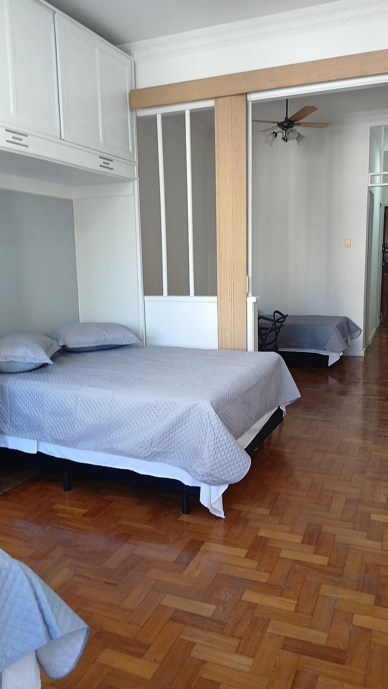 Dois minutos à pé da Praia de Copa, com conforto e praticida